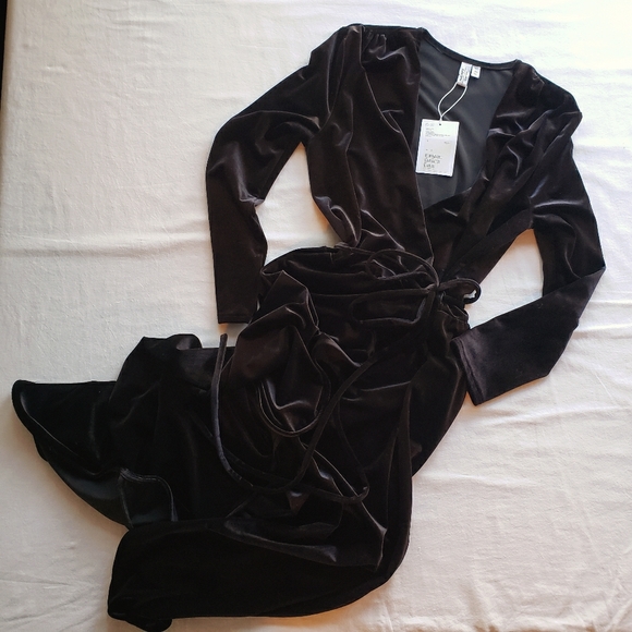& Other Stories Black Velvet Wrap Dress sz 4 - Picture 1 of 8